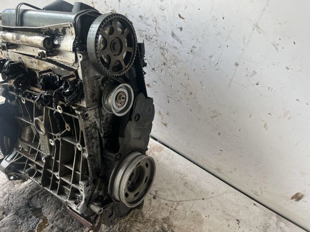 bontott VW PASSAT B5 Motor (Fűzött blokk hengerfejjel)