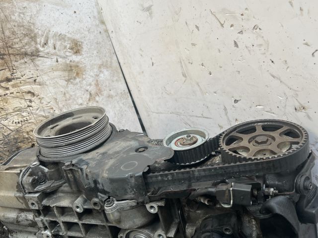 bontott VW PASSAT B5 Motor (Fűzött blokk hengerfejjel)