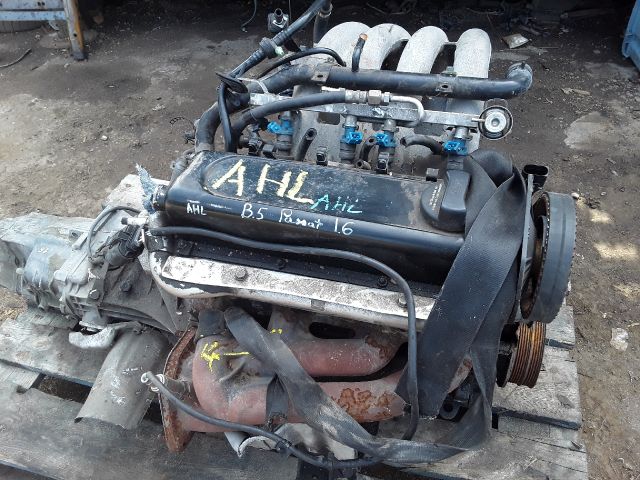 bontott VW PASSAT B5 Motor (Fűzött blokk hengerfejjel)