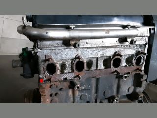 bontott VW PASSAT B5 Motor (Fűzött blokk hengerfejjel)