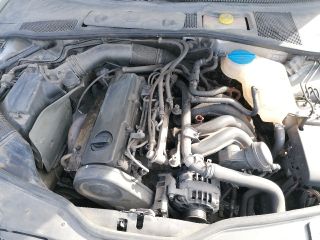 bontott VW PASSAT B5 Motor (Fűzött blokk hengerfejjel)