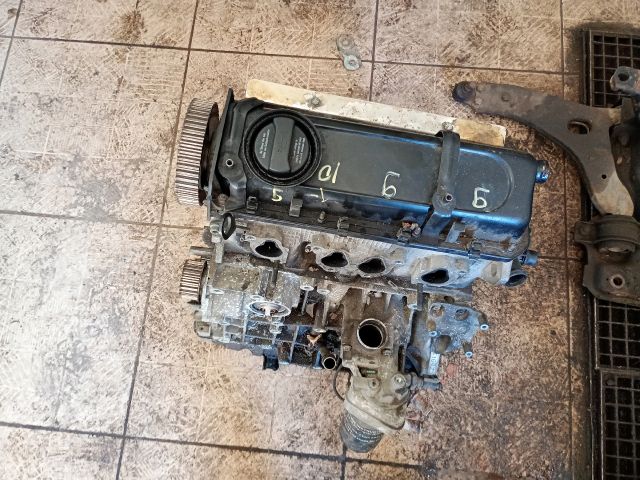 bontott VW PASSAT B5 Motor (Fűzött blokk hengerfejjel)