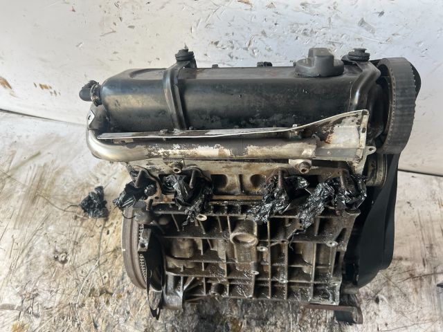 bontott VW PASSAT B5 Motor (Fűzött blokk hengerfejjel)