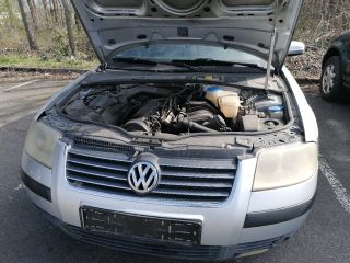 bontott VW PASSAT B5 Motor (Fűzött blokk hengerfejjel)