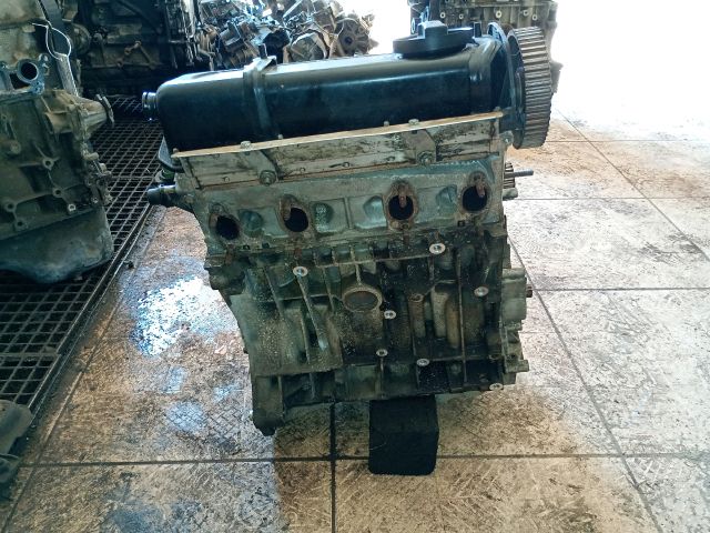 bontott VW PASSAT B5 Motor (Fűzött blokk hengerfejjel)