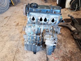bontott VW PASSAT B5 Motor (Fűzött blokk hengerfejjel)