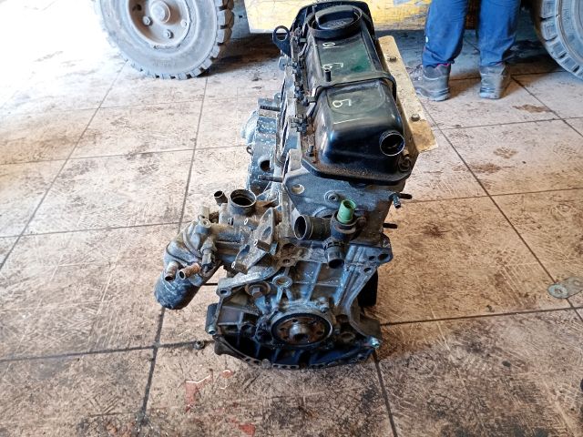 bontott VW PASSAT B5 Motor (Fűzött blokk hengerfejjel)