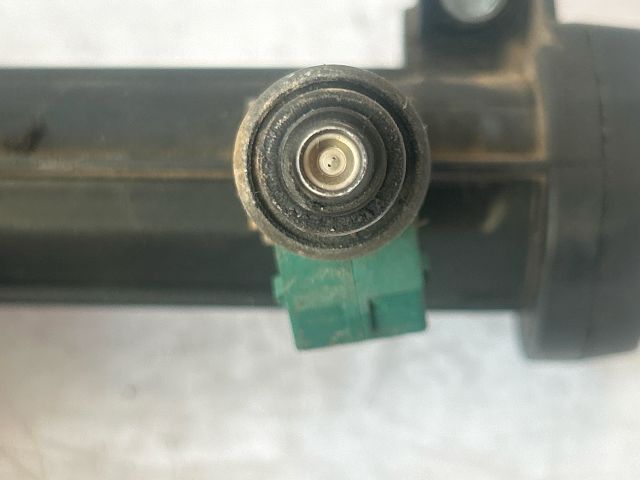 bontott VW PASSAT B5 Porlasztó Sor / Híd