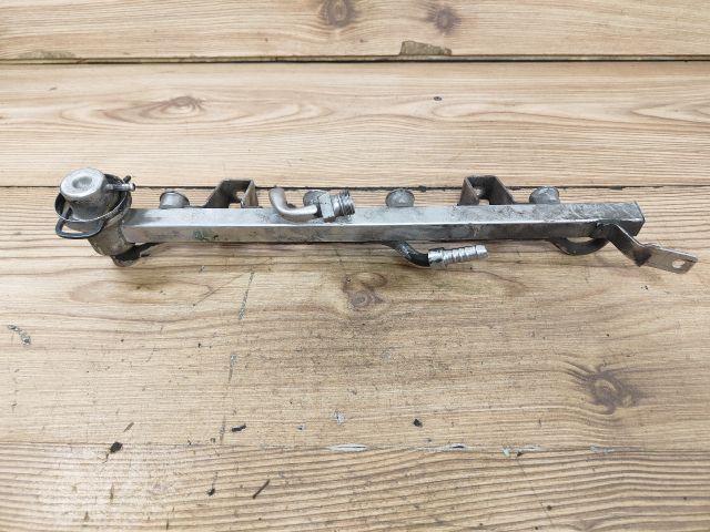 bontott VW PASSAT B5 Porlasztó Sor / Híd