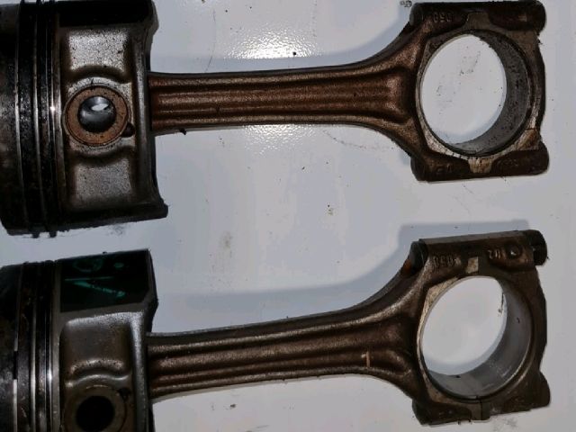 bontott VW PASSAT B5 Dugattyú és Hajtókar