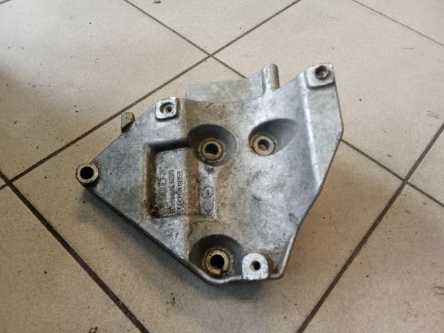 bontott VW PASSAT B5 Generátor Tartó Bak