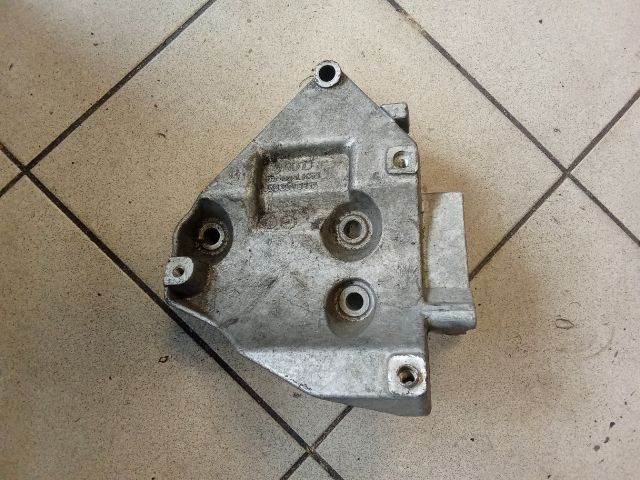 bontott VW PASSAT B5 Generátor Tartó Bak