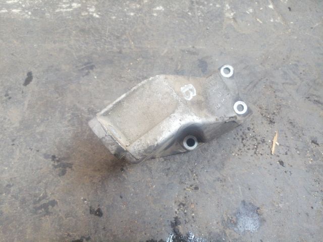 bontott VW PASSAT B5 Motor Tartó Bak (Fém)