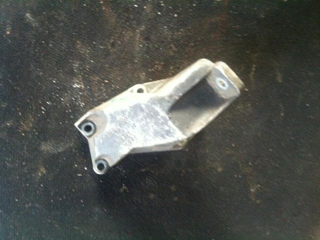 bontott VW PASSAT B5 Motor Tartó Bak (Pozíciófüggetlen)