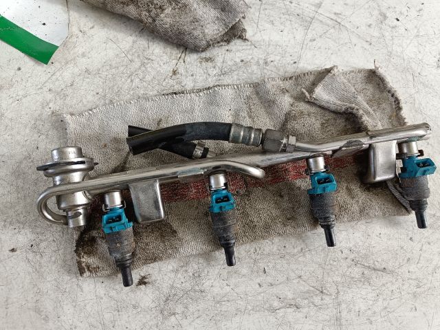 bontott VW PASSAT B5 Porlasztó Sor / Híd