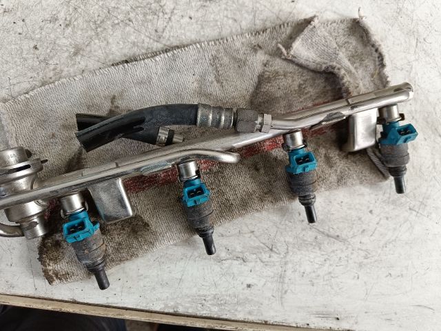 bontott VW PASSAT B5 Porlasztó Sor / Híd