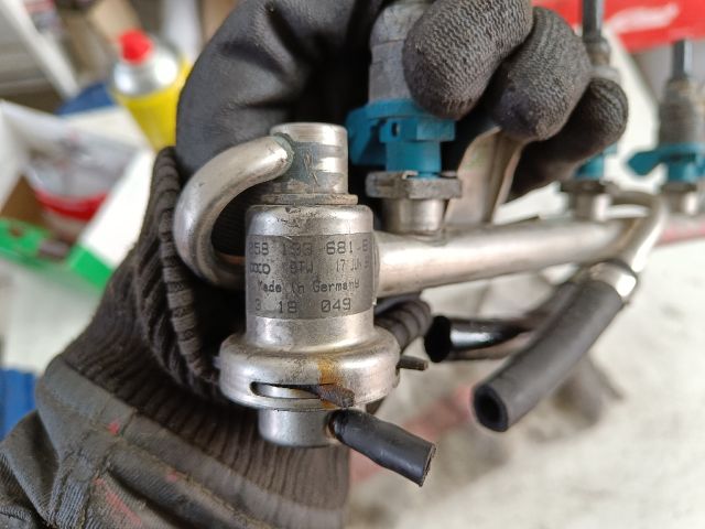 bontott VW PASSAT B5 Porlasztó Sor / Híd