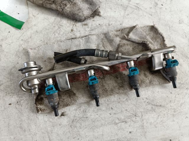 bontott VW PASSAT B5 Porlasztó Sor / Híd