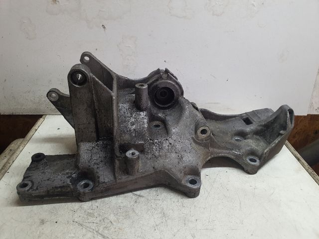 bontott VW PASSAT B5 Generátor Tartó Bak