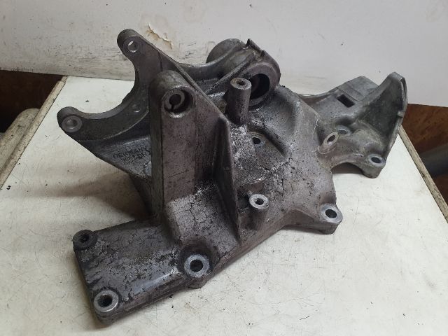 bontott VW PASSAT B5 Generátor Tartó Bak