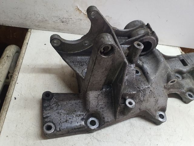 bontott VW PASSAT B5 Generátor Tartó Bak