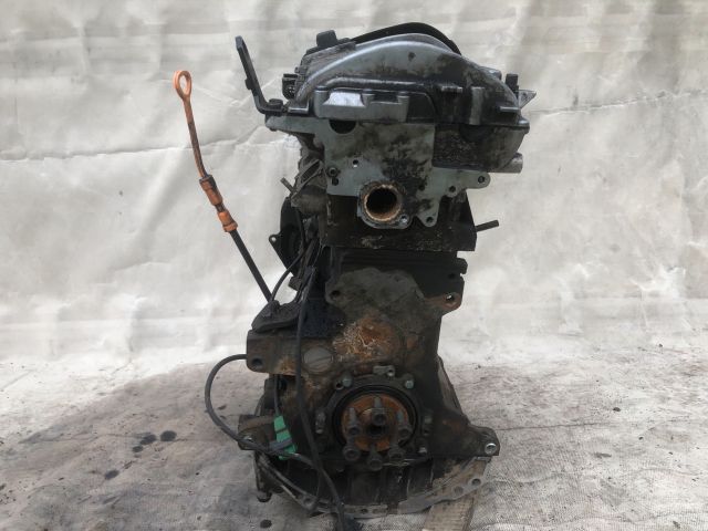 bontott VW PASSAT B5 Motor (Fűzött blokk hengerfejjel)