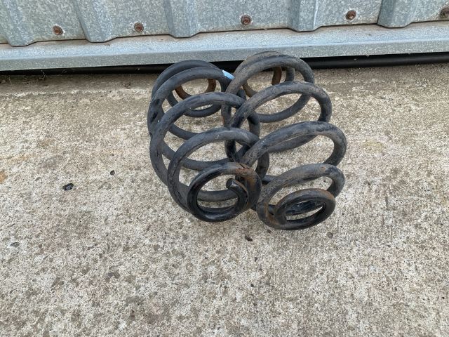 bontott VW PASSAT B5 Hátsó Rugó Pár