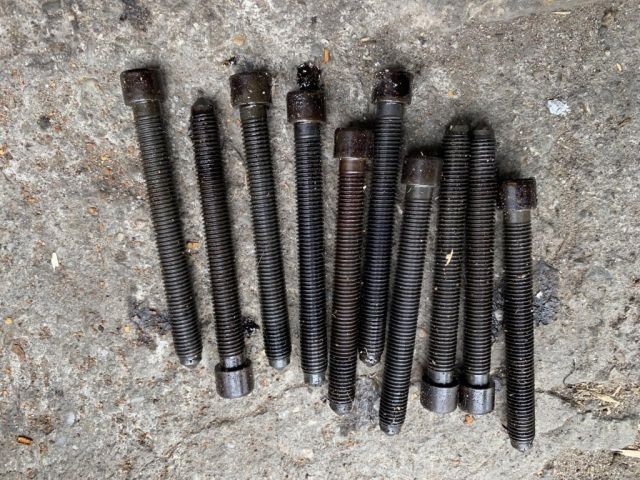 bontott VW PASSAT B5 Hengerfej Csavar