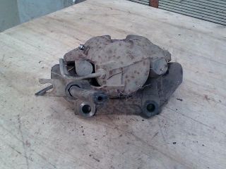 bontott VW PASSAT B5 Jobb első Féknyereg Munkahengerrel