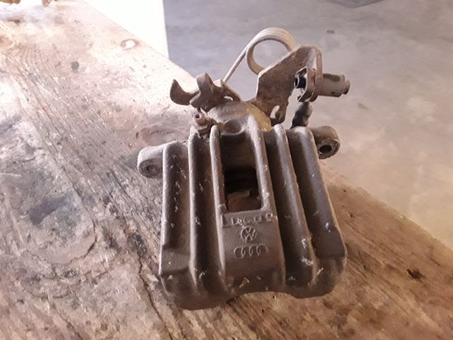 bontott VW PASSAT B5 Bal hátsó Féknyereg Munkahengerrel