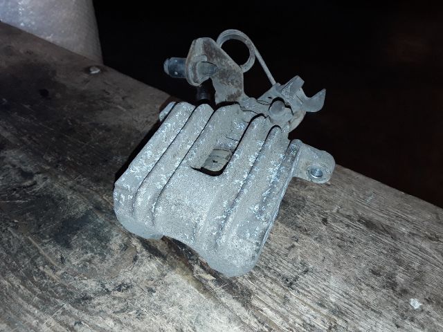 bontott VW PASSAT B5 Jobb hátsó Féknyereg Munkahengerrel