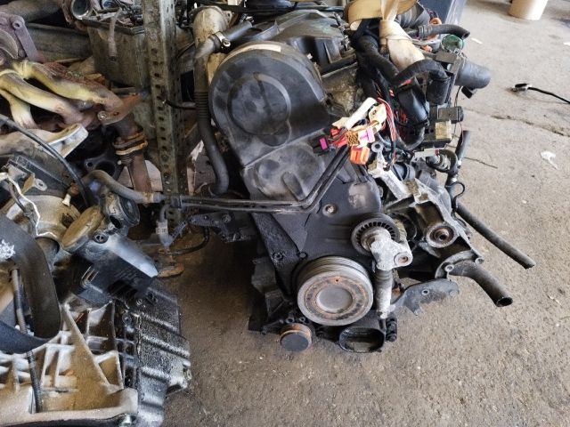 bontott VW PASSAT B5 Motor (Fűzött blokk hengerfejjel)