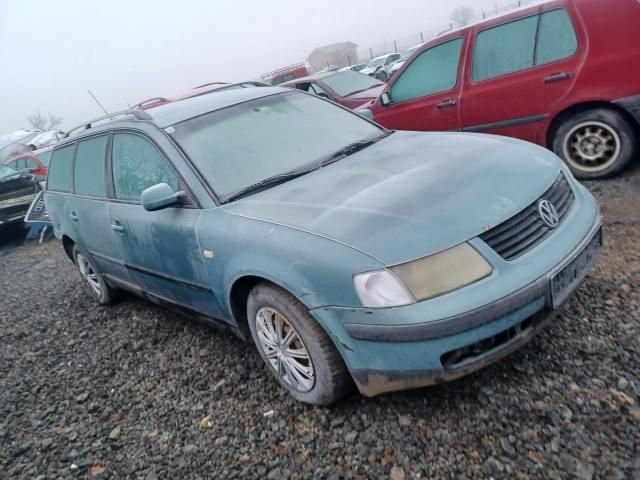 bontott VW PASSAT B5 Motor (Fűzött blokk hengerfejjel)