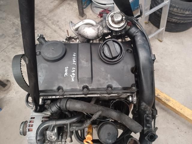 bontott VW PASSAT B5 Motor (Fűzött blokk hengerfejjel)