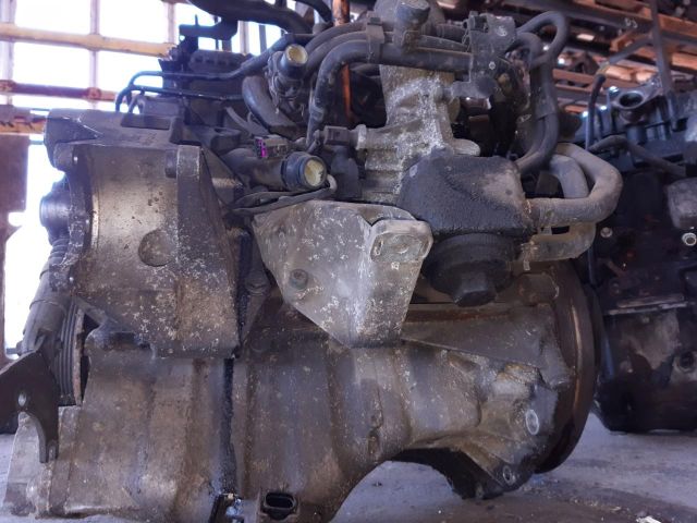 bontott VW PASSAT B5 Motor (Fűzött blokk hengerfejjel)