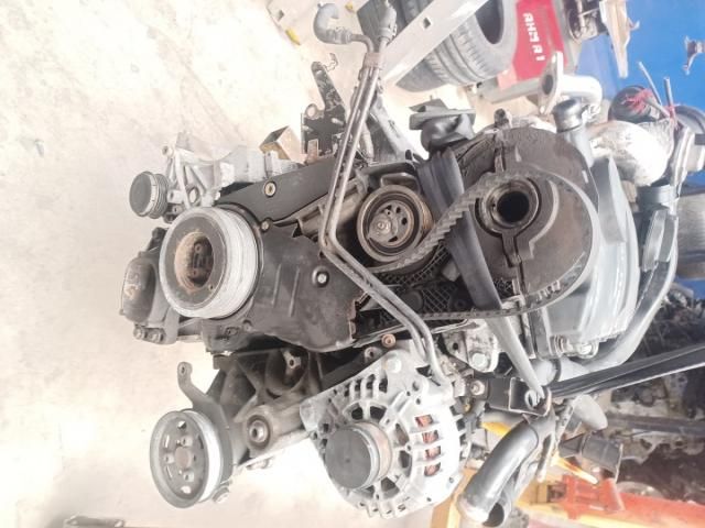 bontott VW PASSAT B5 Motor (Fűzött blokk hengerfejjel)