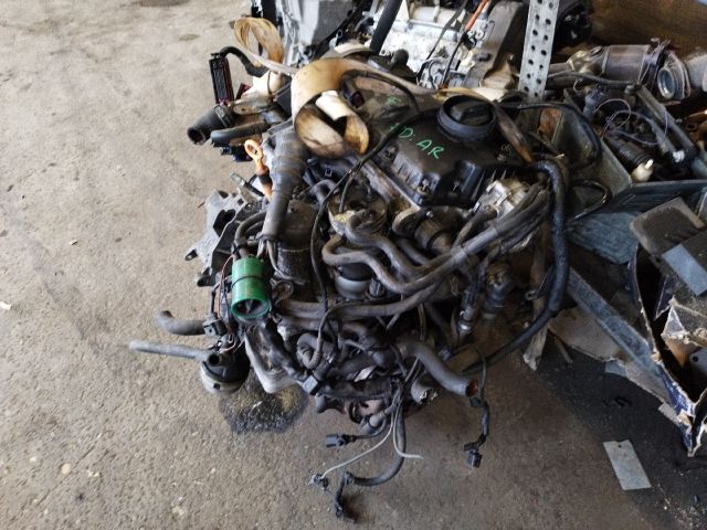 bontott VW PASSAT B5 Motor (Fűzött blokk hengerfejjel)