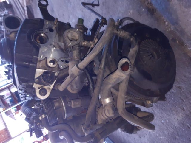 bontott VW PASSAT B5 Motor (Fűzött blokk hengerfejjel)