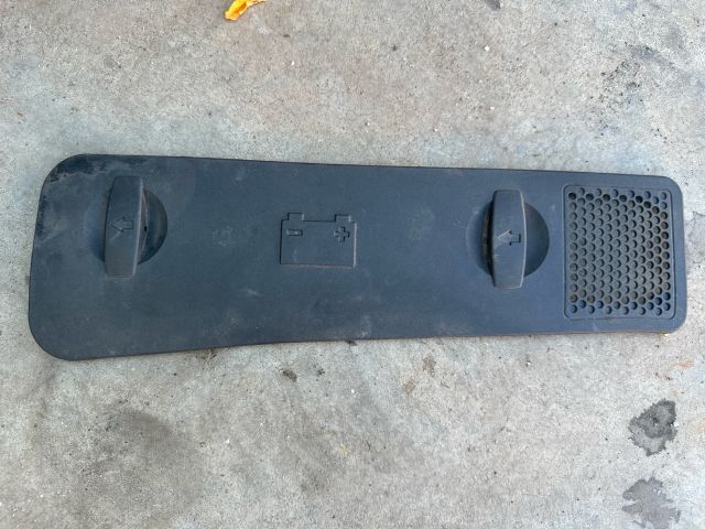 bontott VW PASSAT B5 Akkumulátor Fedél