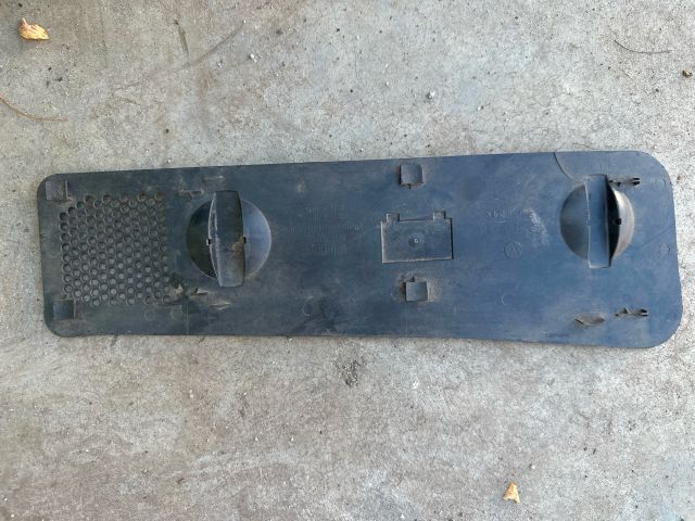 bontott VW PASSAT B5 Akkumulátor Fedél