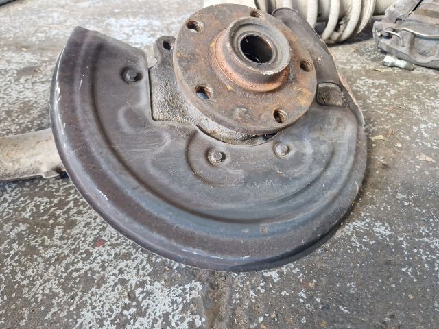 bontott VW PASSAT B5 Bal első Csonkállvány Kerékaggyal