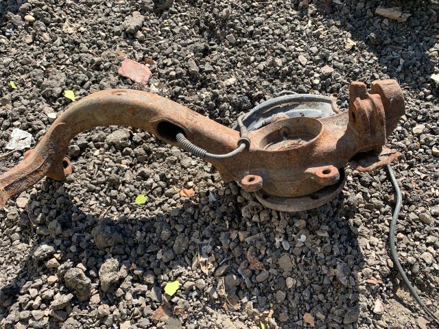 bontott VW PASSAT B5 Bal első Csonkállvány Kerékaggyal