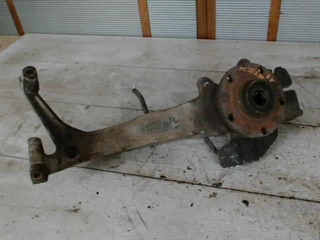 bontott VW PASSAT B5 Bal első Csonkállvány Kerékaggyal