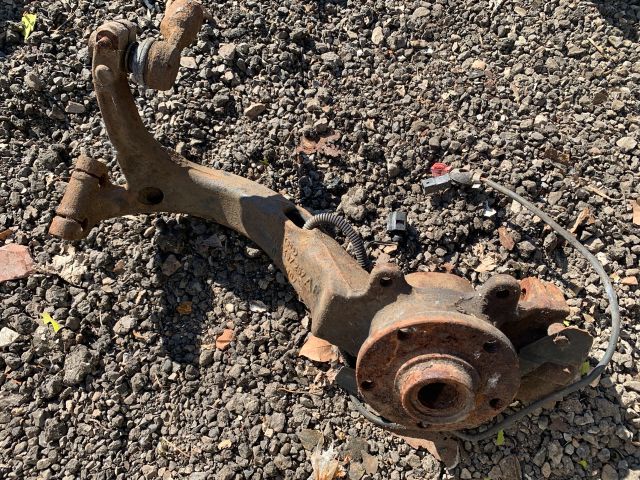 bontott VW PASSAT B5 Bal első Csonkállvány Kerékaggyal