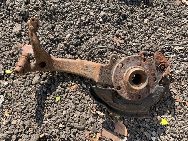 bontott VW PASSAT B5 Bal első Csonkállvány Kerékaggyal