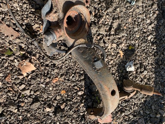 bontott VW PASSAT B5 Bal első Csonkállvány Kerékaggyal