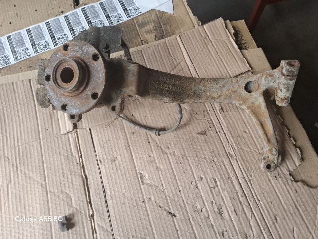 bontott VW PASSAT B5 Bal első Csonkállvány Kerékaggyal