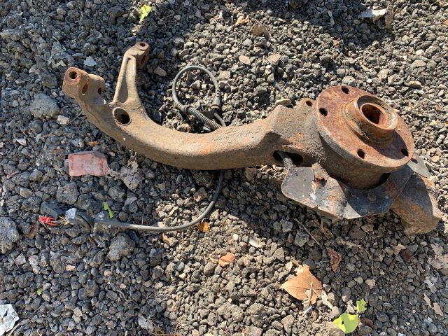 bontott VW PASSAT B5 Bal első Csonkállvány Kerékaggyal