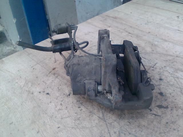 bontott VW PASSAT B5 Bal első Féknyereg Munkahengerrel