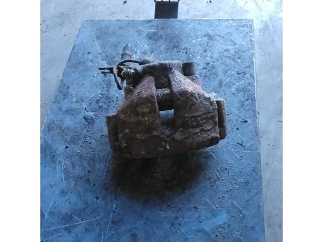 bontott VW PASSAT B5 Bal első Féknyereg Munkahengerrel